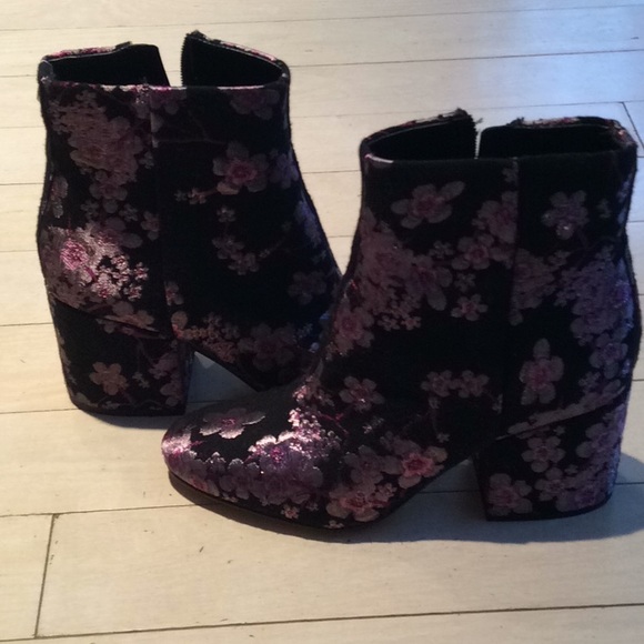 NWT Sam Edelman pink flowered heeled boots - Picture 1 of 3